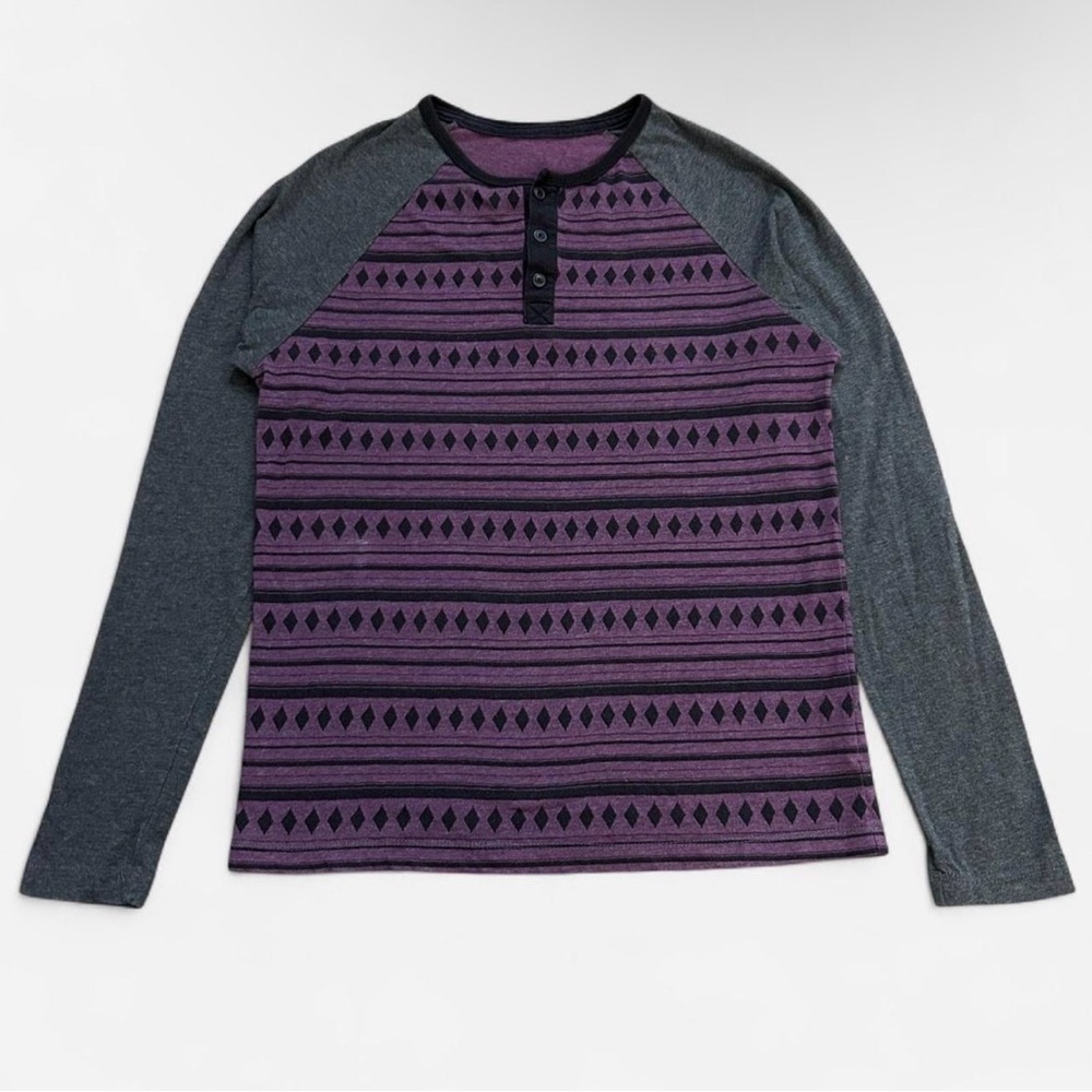 Aeropostale Men’s Purple Patterned Henley with Gray Raglan Sleeves